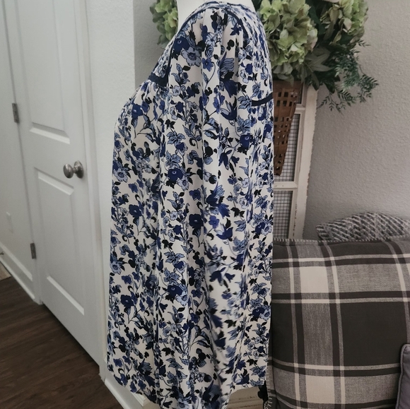 Talbots blue and white floral blouse - Picture 3 of 5